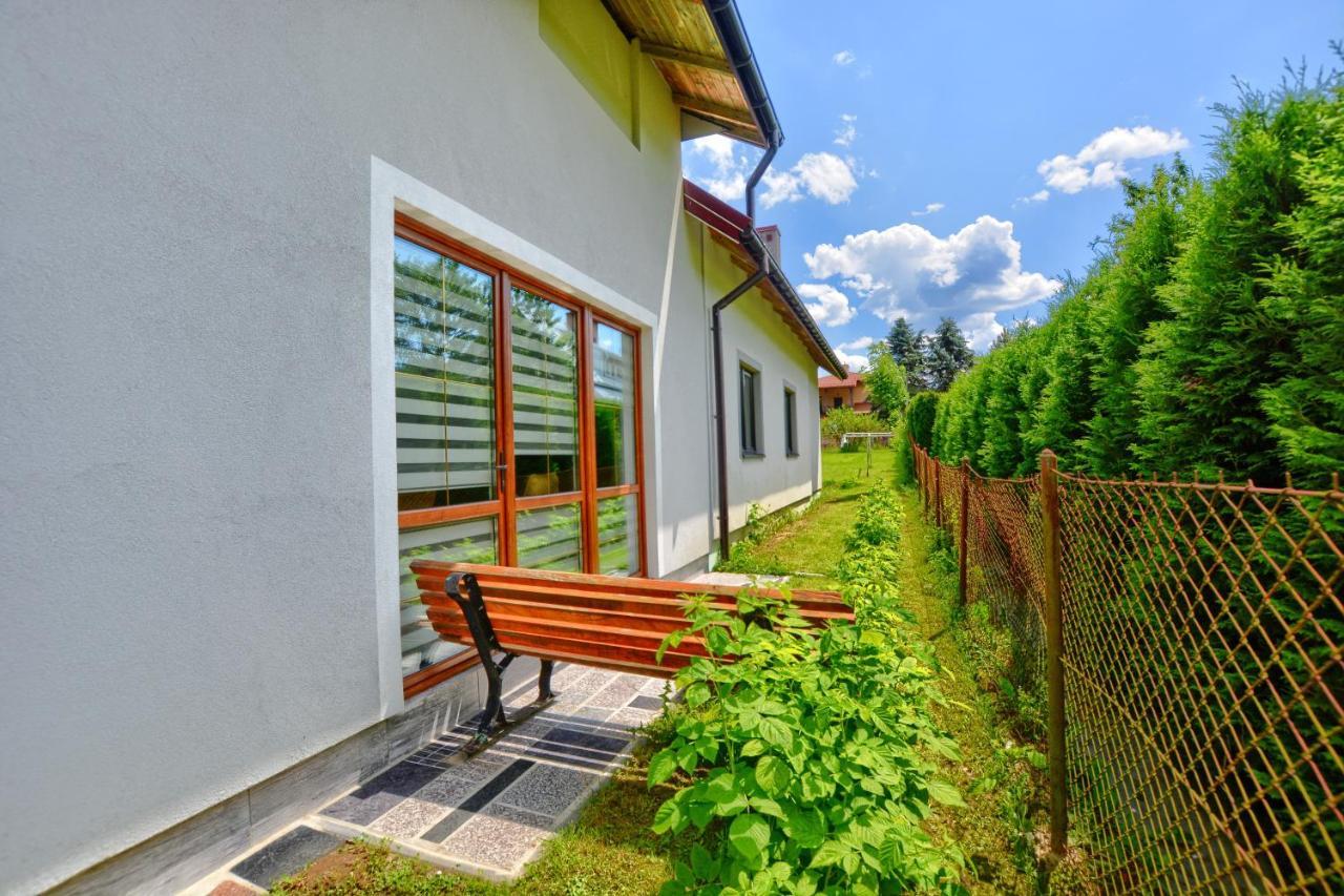 Ceglany Apartament Ustrzyki Dolne Exterior foto