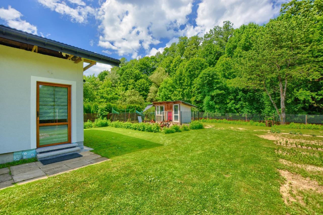 Ceglany Apartament Ustrzyki Dolne Exterior foto